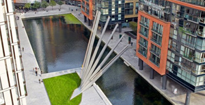 В Лондоне построен мост-веер