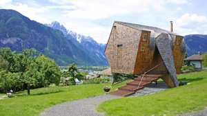 Компактный дом Ufogel с видом на Альпы